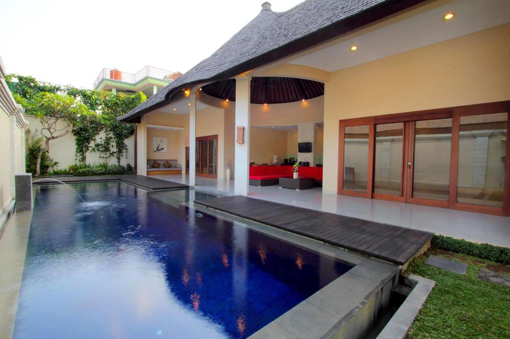 Oval Villa Bali Seminyak  Exterior photo