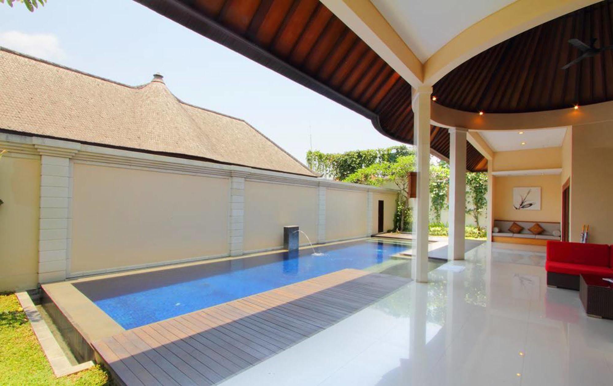 Oval Villa Bali Seminyak  Exterior photo